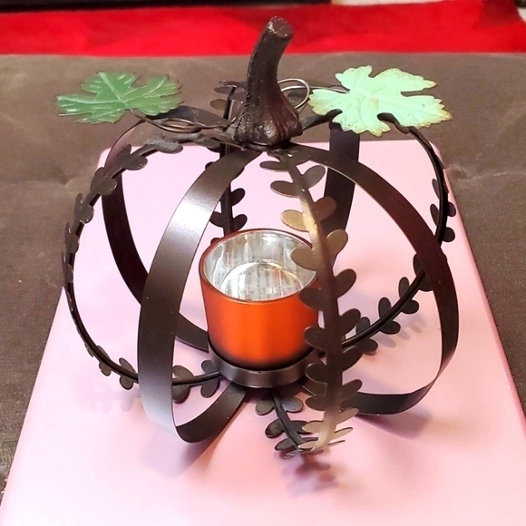 n/a Other - Metal Pumpkin Candle Holder - in‎ the Middle
